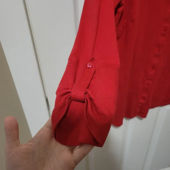 Red collared button front roll tab Liz Claiborne tee shirt small - Picture 4 of 7